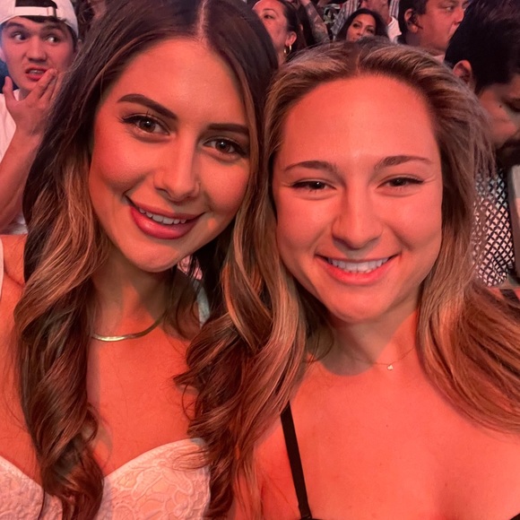 MEET YOUR FELLOW POSHER - Picture 5 of 16